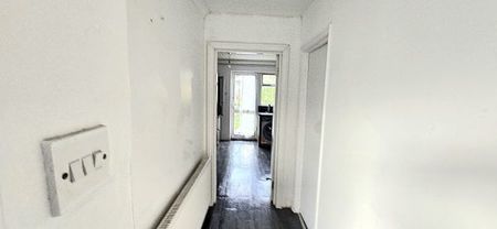 R2 - Stoneleigh Avenue, Enfield EN1 4HH, Property for rent - Photo 5