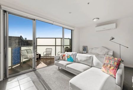 “Peaceful, Private & Perfectly Positioned in St Kilda!” - Photo 5