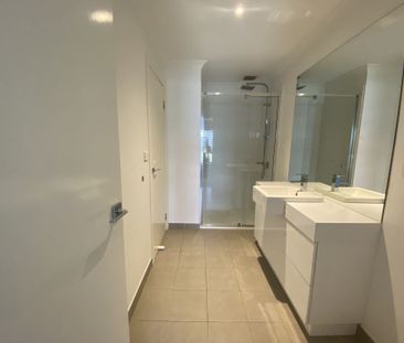 Modern Three-Level Townhouse in Prime Maidstone Location - Photo 4