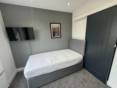 1 bedroom in a house share to rent - Photo 2