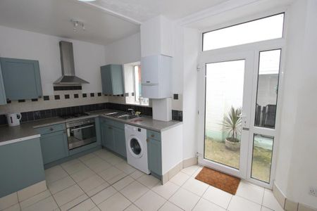 2 bedroom terraced house to rent - Photo 3