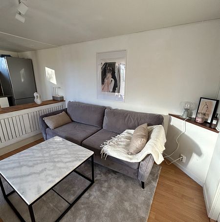 Cosy Two-Room Apartment in Green Huddinge - Ideal Living Solution! - Foto 2