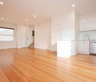 2/16 Clunes Street, Kingsbury VIC 3083 - Townhouse For Rent | Domain - Photo 1