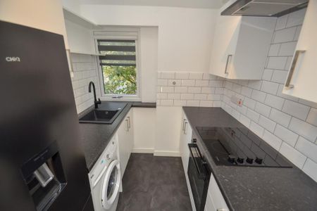 3 bedroom flat to rent - Photo 5
