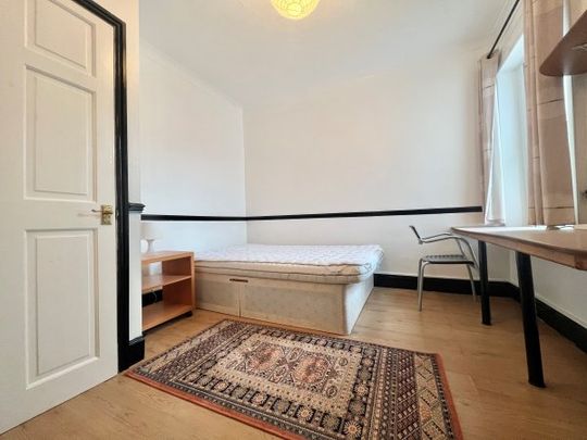 Clive Road, Portsmouth - Photo 1