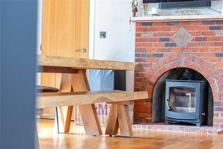 Saunders Lane, Woking, Surrey, GU22 - Photo 3