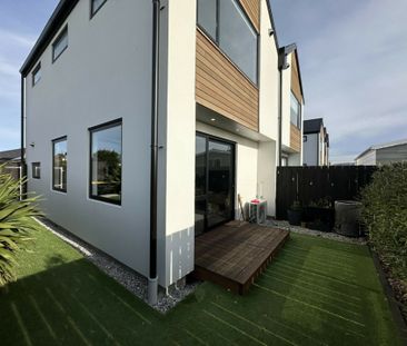 A stylish and sunny townhouse! - Photo 5