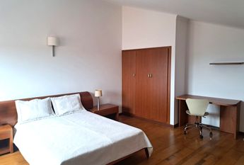 Apartamento T3 com sótão, mobilado e equipado, no Bairro do Liceu!