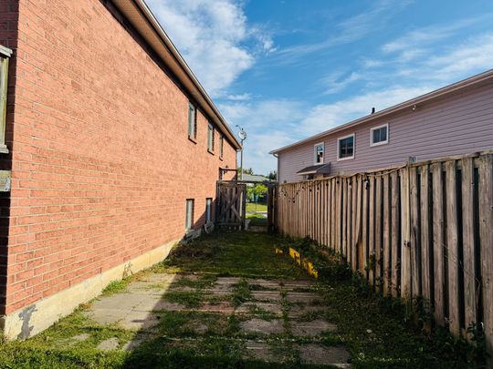 For Lease - 1448 Outlet Drive Unit# 2, Oshawa, Ontario - Photo 1