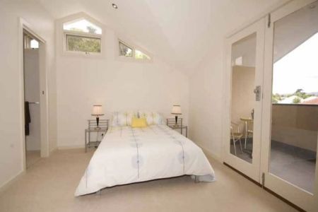 Elegant Sandstone Home in a Prime Glenside Location - Photo 5