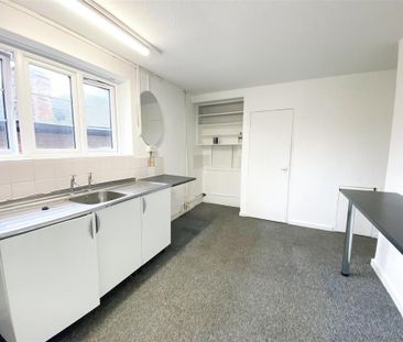 3 bedroom maisonette to rent - Photo 3