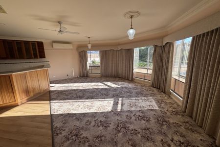 4 Bedroom Immaculate Home - Photo 5