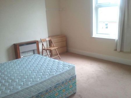 4 bedroom terraced house to rent - Photo 2
