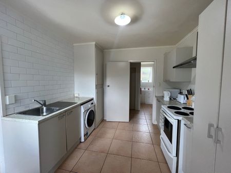 Unit 2, 304 Panama Road, Mount Wellington, Auckland - Photo 2