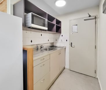 Two Bedroom Apartment - Martin Square Apartments - Photo 3