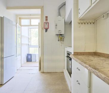 Room in a shared 4-bedroom apartment for rent in Lisbon. - Foto 6