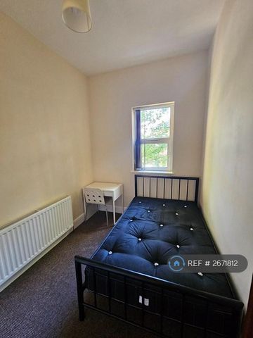 8 bedroom semi-detached house to rent - Photo 5