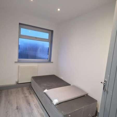 Windrush Road, Swindon, SN25 - Photo 1