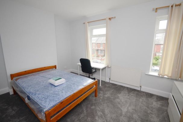 4 bedroom terraced house to rent - Photo 1