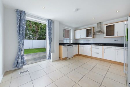 4 Bedroom House To Let - Photo 5