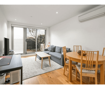 Courtyard Apartment with Designer Finishes - Photo 1