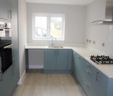 3 bedroom semi-detached house to rent - Photo 4