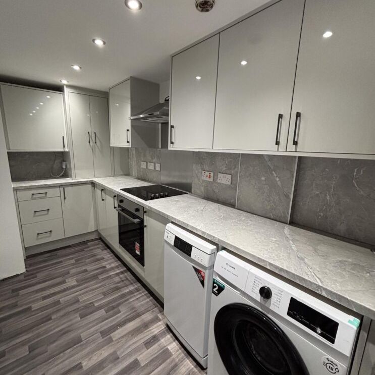 flat 4 66 Victoria Road, Leeds, LS6 1DL - Photo 1