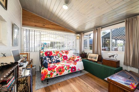 STUNNING CHARACTER HOME - Photo 4