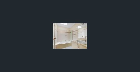 Two Bedroom Townhouse With Courtyard - Photo 3