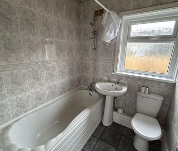 2 bedroom end of terrace house to rent - Photo 5