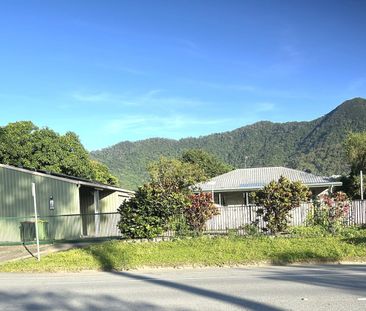 HUGE FAMILY HOME WITH POOL - Photo 3