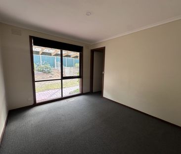 Family home with a pool! - Photo 3