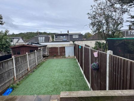 1 bedroom in a house share to rent - Photo 4