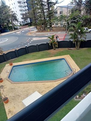 Beautiful Spacious Home Between Broadbeach and Surfers - Photo 1