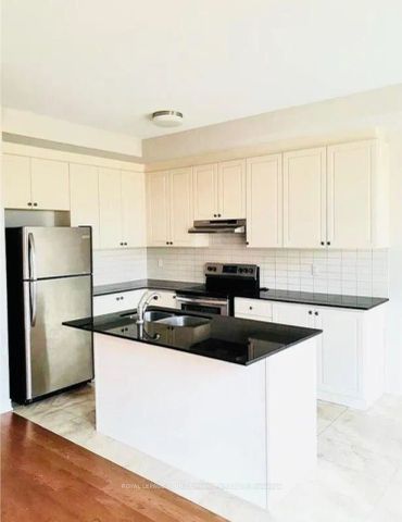 Condo Townhouse For Lease | N9261620 - Photo 3