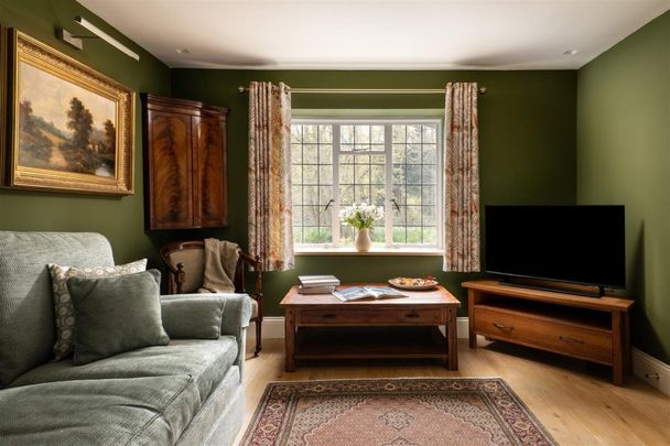 Ashford-In-The-Water, Bakewell - Photo 1