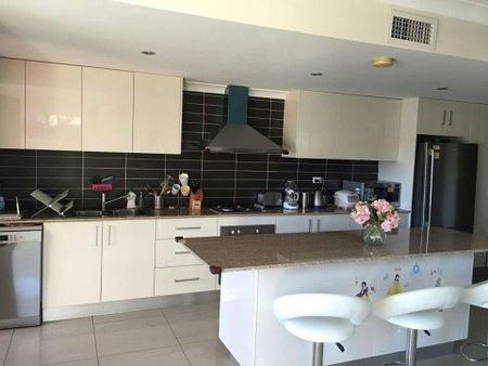 Spacious, Modern Townhouse - Photo 5