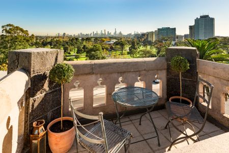 Thinking of selling? Contact our agent - Photo 2