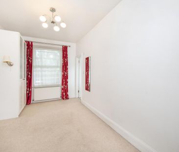 4 bedroom house in South Hampstead - Photo 1