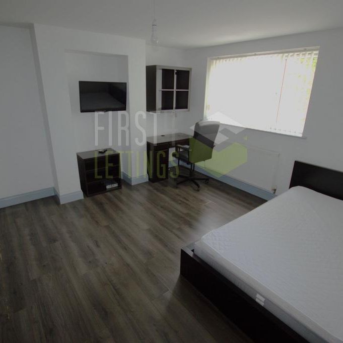 5 bedroom end of terrace house to rent - Photo 1