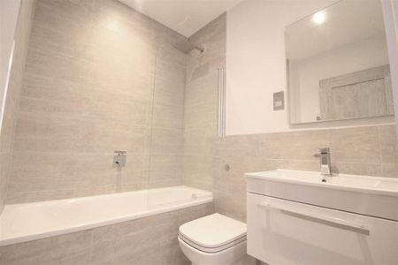 High Street - Photo 3