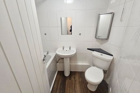 Runnymede Court, West End, SOUTHAMPTON - Photo 3