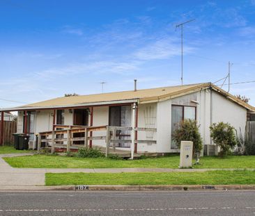 FAMILY HOME FOR 6 MONTH LEASE - Photo 5