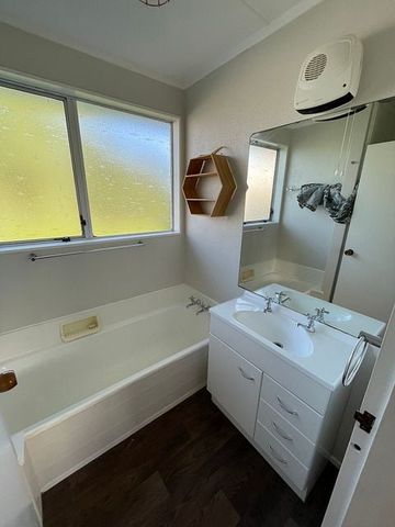 Warm, dry, amazing views and a great backyard - Photo 4