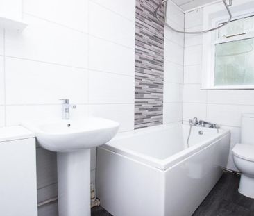 2 bedroom end of terrace house to rent - Photo 4