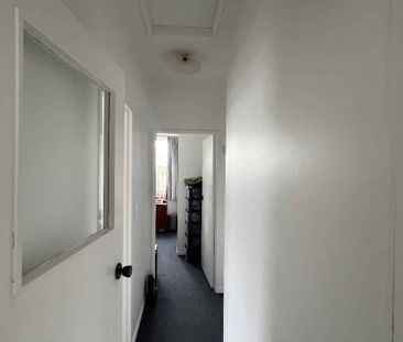 Compact Two Bedroom Home - Photo 5