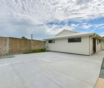 MODERN, FULLY FURNISHED, LOWSET STUDIO APARTMENT - Photo 2