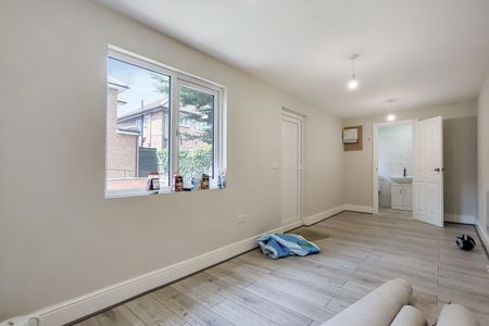 3 Bed Flat, St. Dunstans Avenue, W3 - Photo 3