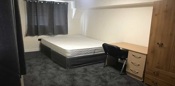 3 Bed Flat, Hyde Park Road, LS6 - Photo 2