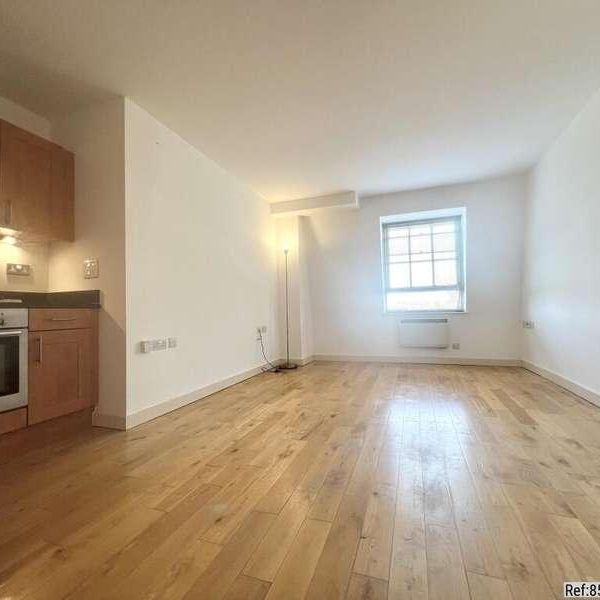 Stoke Newington High Street, London, N16 - Photo 1